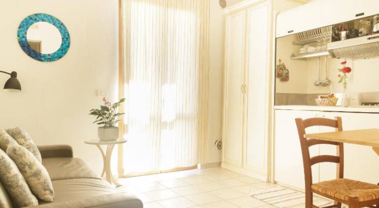 Charming serviced apartment with terrace | Close to the beach | Pets are welcome — photo 5