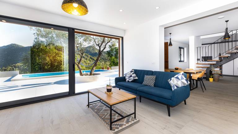 Villa with yard, BBQ & private pool — photo 5