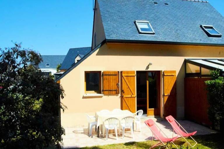 Holiday apartment with yard & pool | Garden view in Vannes