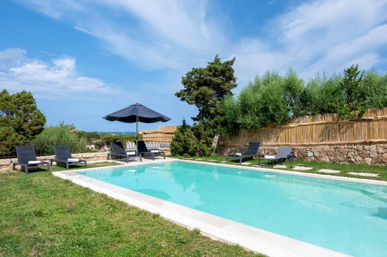 Child-friendly pleasant villa with BBQ, yard & terrace | Pool view | Dogs allowed — photo 2