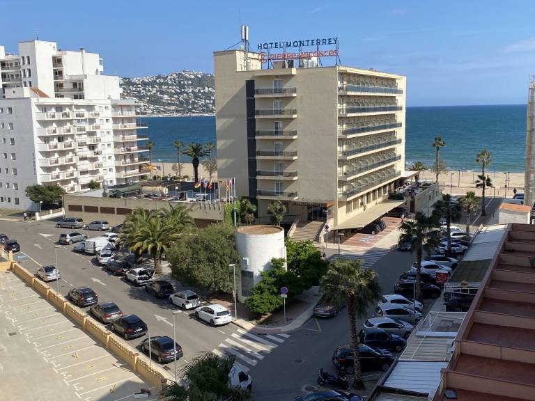 Apartment with terrace | Next to the beach | Pets are welcome — photo 2