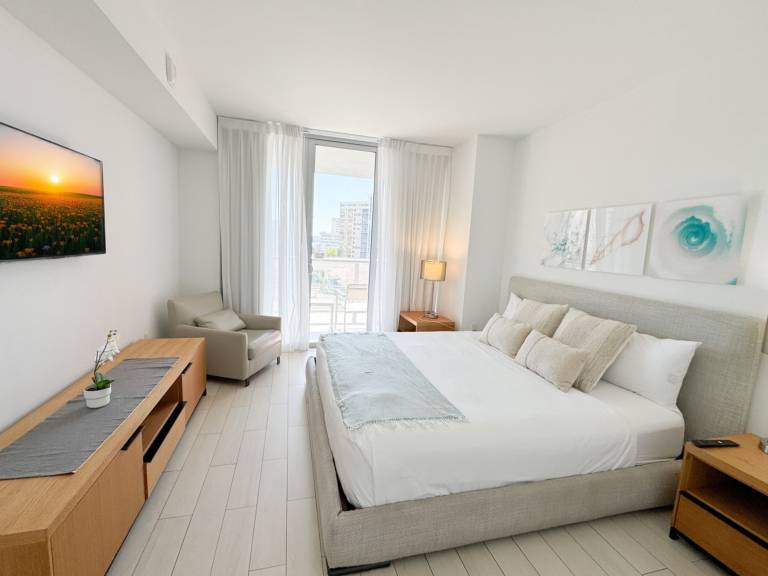 Beachwalk 1BR Gem in Hallandale Beach