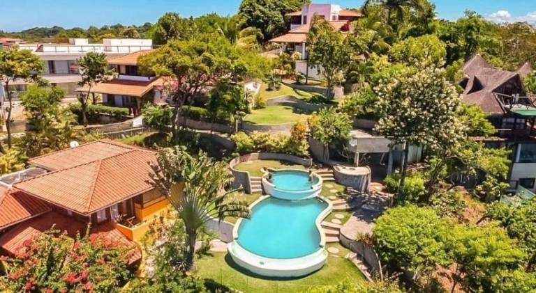 Rental apartment with yard & pool in Cairu