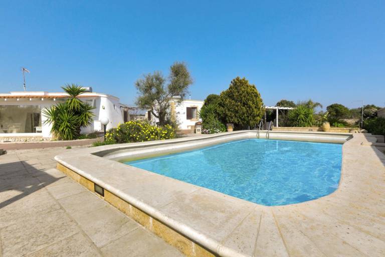 Fully equipped charming villa with garden, private pool & BBQ | Garden view | Pet-friendly in Castrignano del Capo