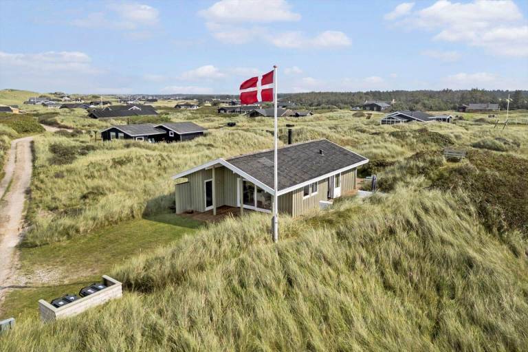 House with BBQ & terrace in Lokken