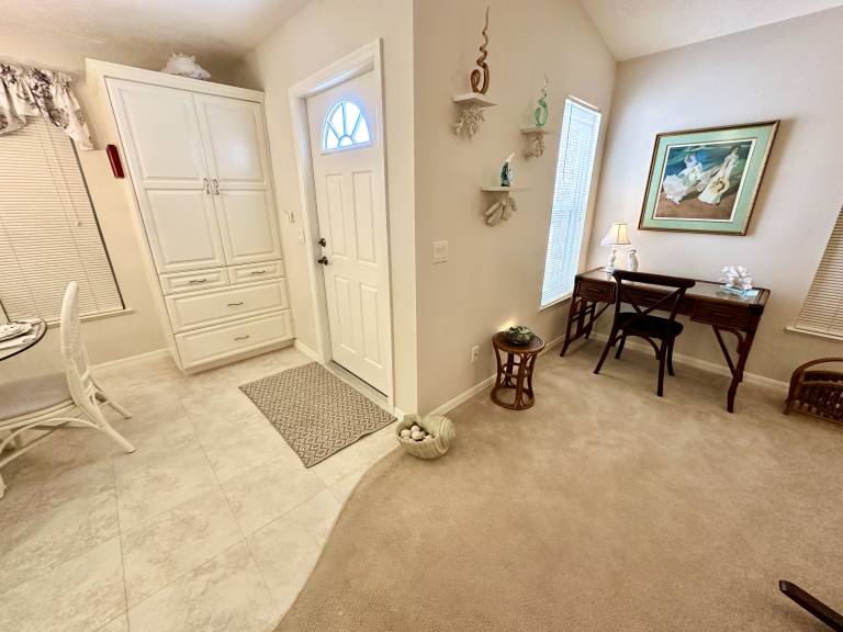 Adorable 2 bed 1 full bath beach bungalow is sure to please! — photo 3