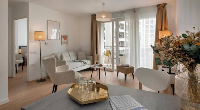 Beautiful serviced apartment with terrace, pool & grill | Dogs allowed in Clichy