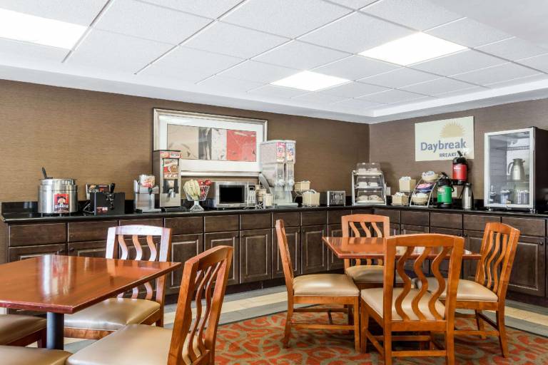 Days Inn by Wyndham Fredericksburg North — photo 5