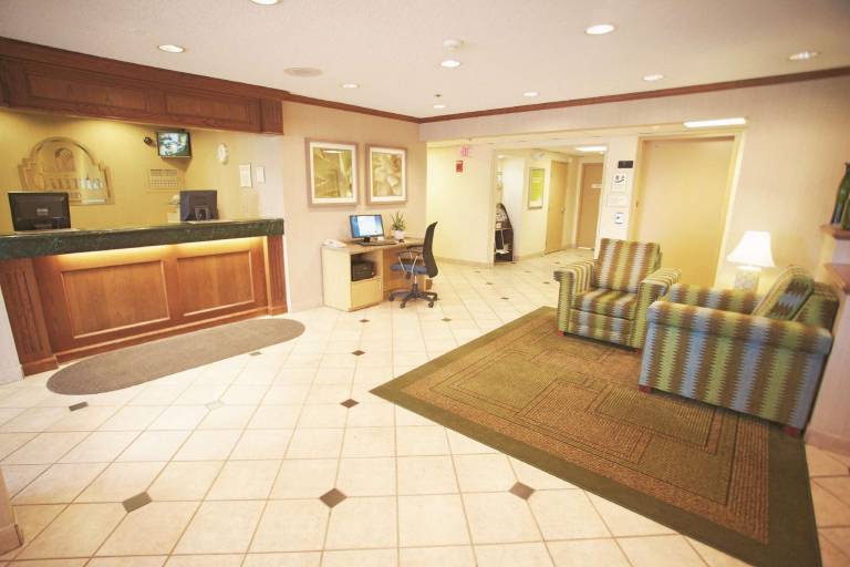 La Quinta Inn by Wyndham Milwaukee Airport / Oak Creek — photo 4