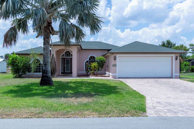 House Lehigh Acres