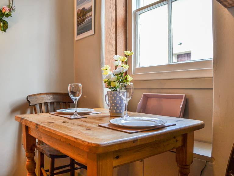 Family-friendly lovely cottage with garden | River view | Pets are welcome — photo 5