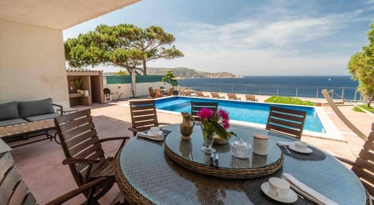 Pleasant villa with pool | Pets are welcome in Calvi