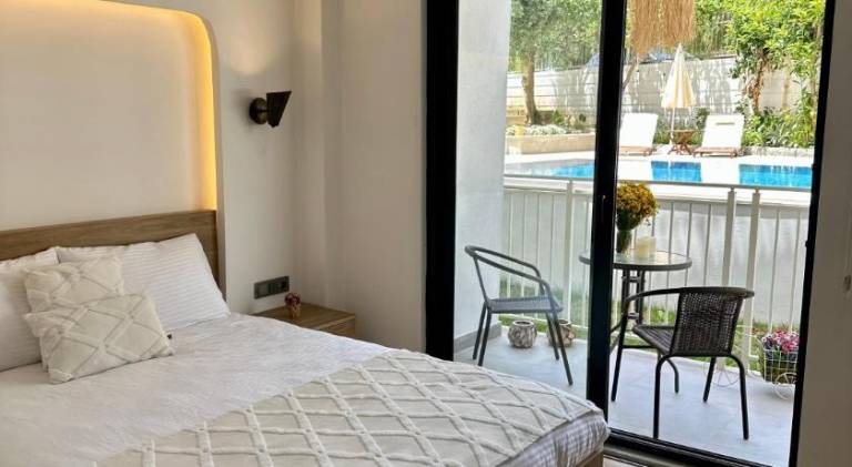 Serviced apartment with patio, pool & garden | Pets are welcome — photo 2