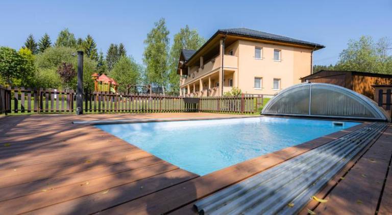 Holiday apartment with garden, pool & BBQ — photo 5