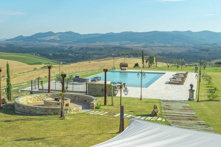 Villa with terrace, private pool & jacuzzi — photo 4