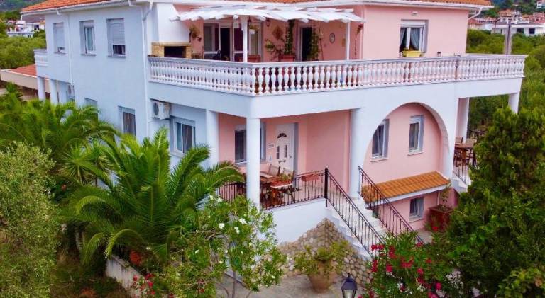 Wonderful rental apartment with BBQ, yard & patio | Close to the beach | Dogs allowed in Thasos