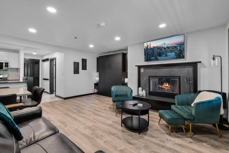 New Listing! Modern Mountain Basecamp @ 7th Mountain Resort! in Bend, OR