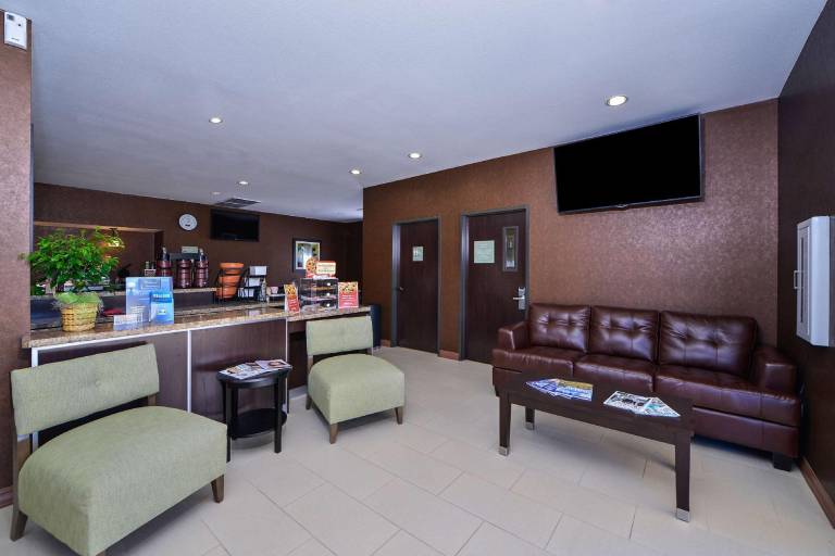 Americas Best Value Inn & Suites Cuero — photo 5