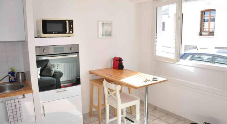 Apartment with patio — photo 5