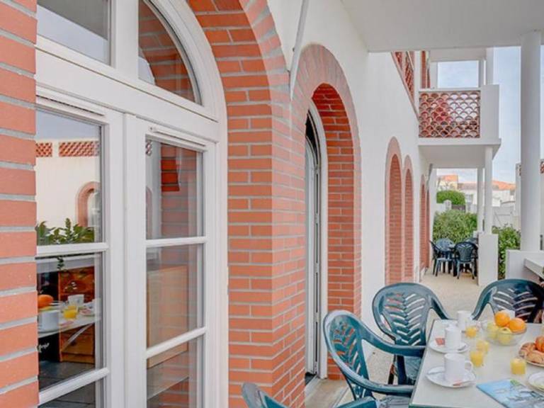 Rental apartment with heated pool & patio — photo 4