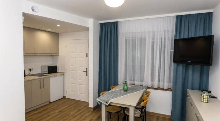 Rental apartment with patio, yard & barbecue — photo 3