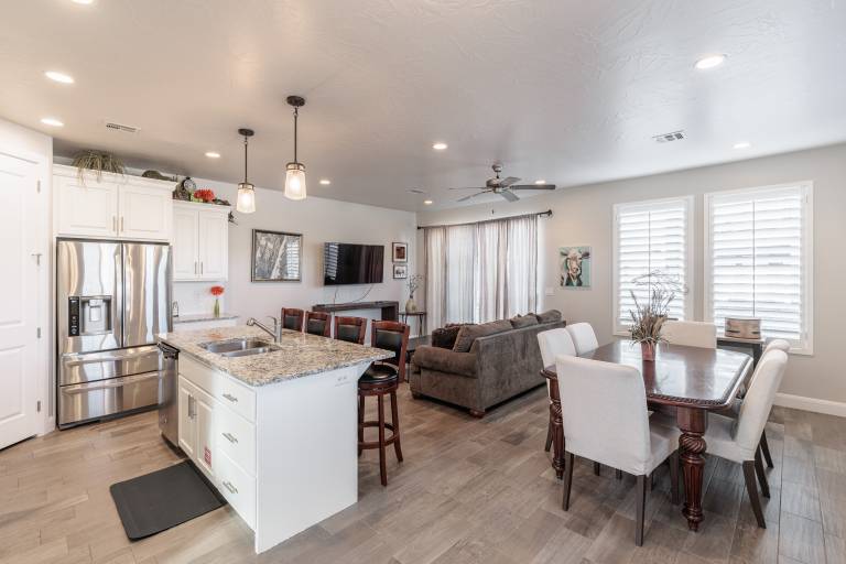 Fully equipped vacation home with BBQ, jacuzzi & heated pool | Golf view | Dogs allowed in St. George, UT