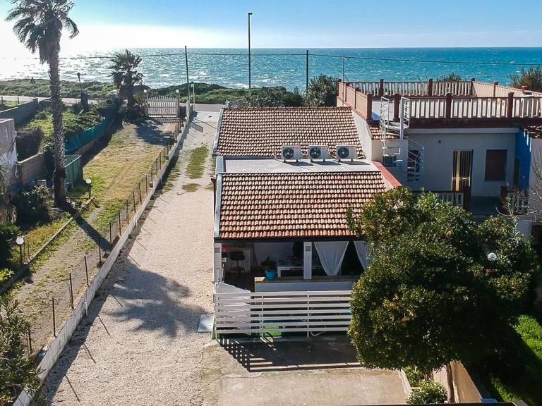 Edoné, Wohnung mit Blick auf einen Sandstrand — photo 2
