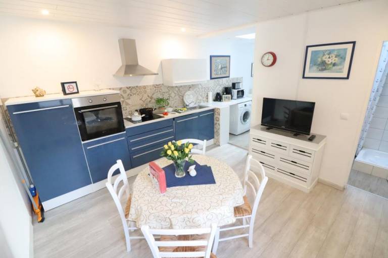 Fully equipped holiday apartment with patio | Pet-friendly — photo 3