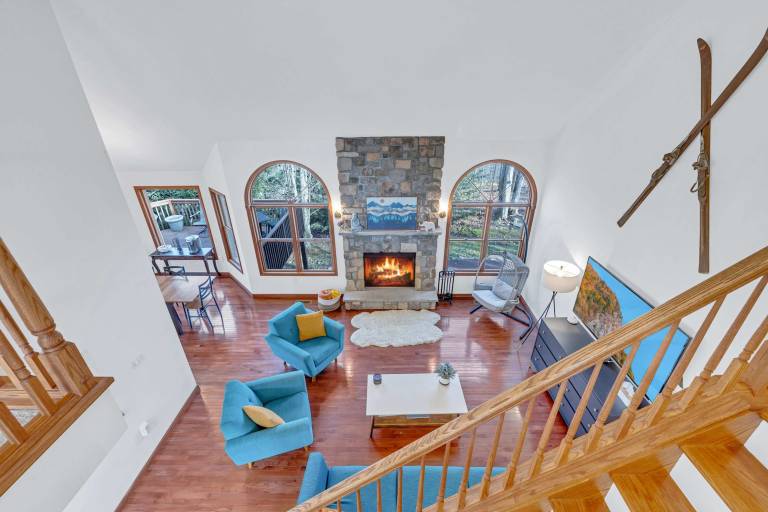 Children-friendly beautiful vacation home with BBQ, private pool & sauna | Mountain view | Pets allowed — photo 3