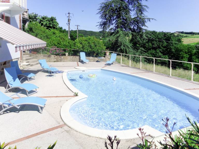 Vacation home with private pool, terrace & yard — photo 2