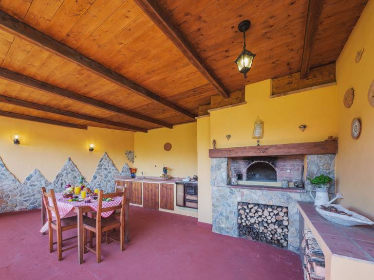 House with garden, BBQ & patio | Mountain view — photo 3