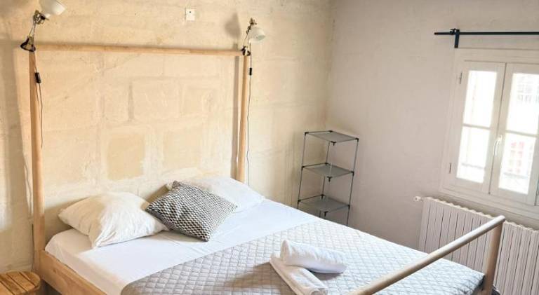 Charming serviced apartment with patio | Pet-friendly — photo 5