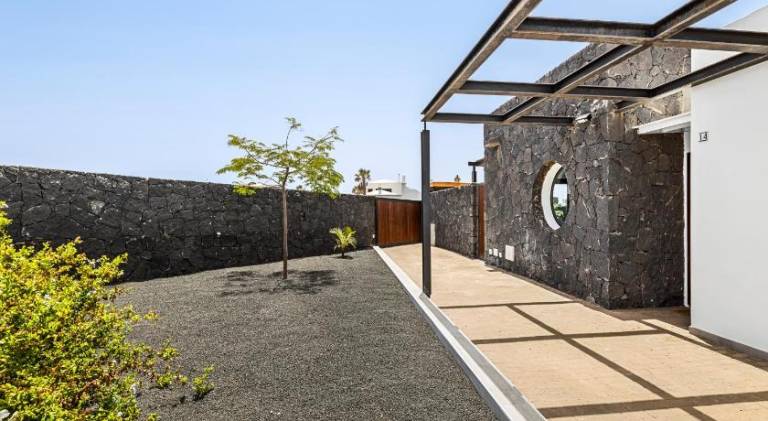 Villa with BBQ, terrace & yard — photo 5