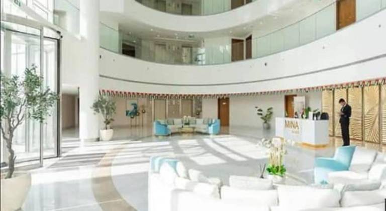 Ample serviced apartment with sauna, patio & pool | Beach nearby | Pets allowed — photo 3