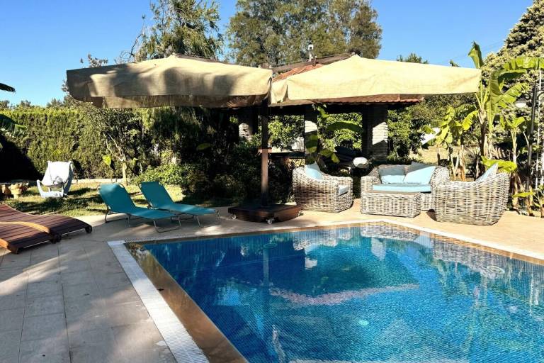 Vacation home with garden, pool & barbecue — photo 3
