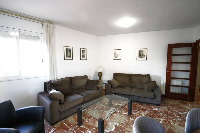Holiday apartment with terrace, yard & pool — photo 4