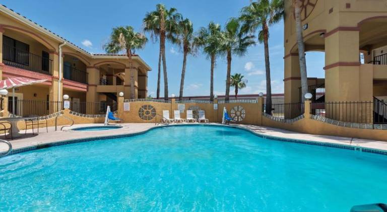Super 8 By Wyndham Weslaco — photo 2