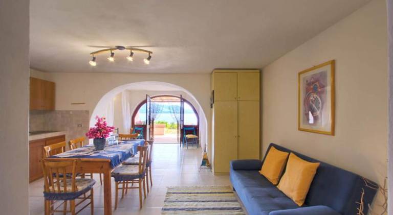 Holiday apartment with terrace & yard — photo 2