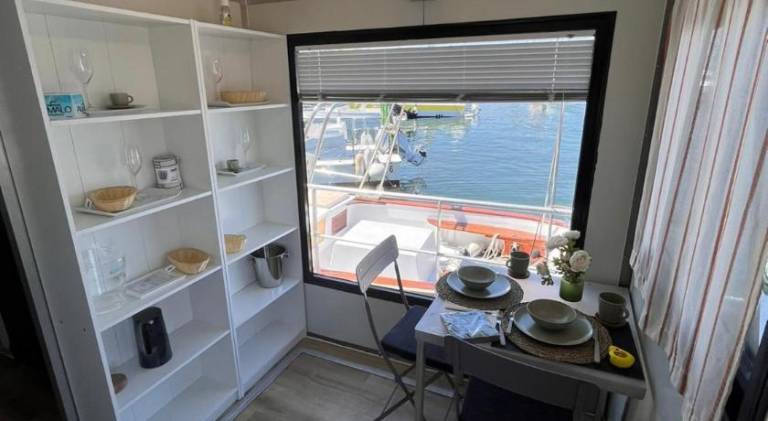 Boat with patio — photo 3