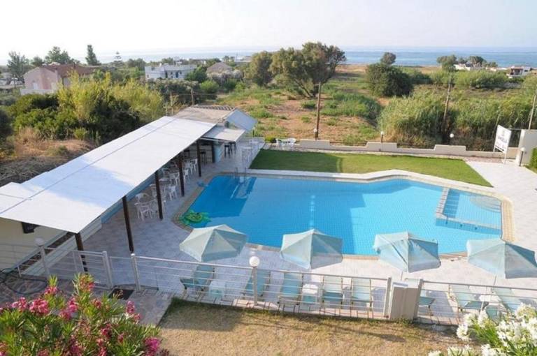 Lovely holiday apartment with terrace, pool & yard | Next to the beach | Pet-friendly in Platanias
