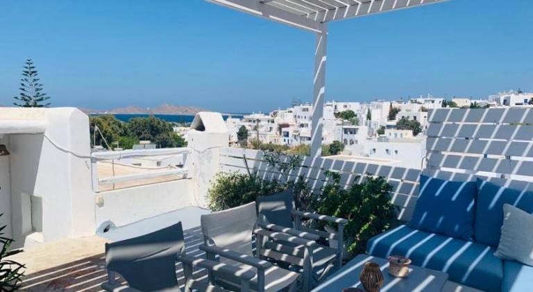 Vacation home with terrace in Paros