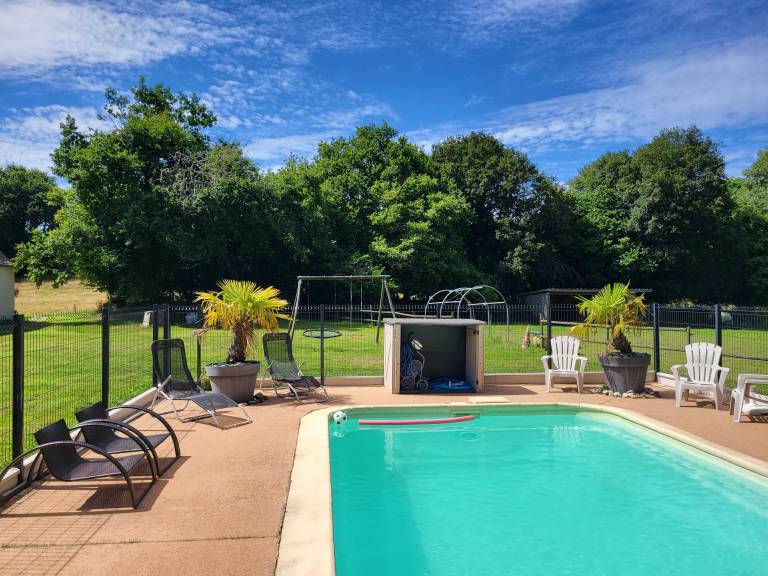 Gite with garden, terrace & heated pool | Pet-friendly in Morlaix
