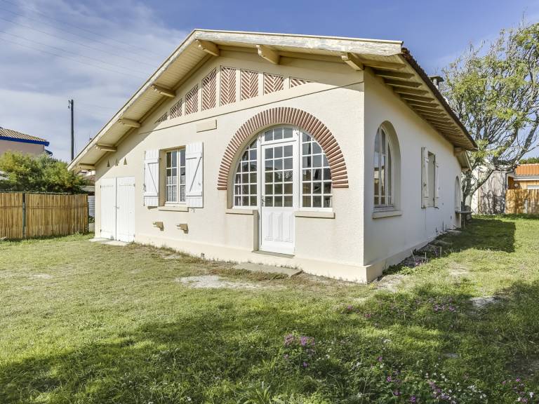 Cozy 3-BR House, 350m from Beach in Biscarrosse, Pet-Friendly — photo 3