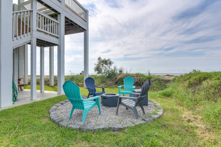 Hot Tub, Beach Access! Bay-View Gilchrist Retreat — photo 2