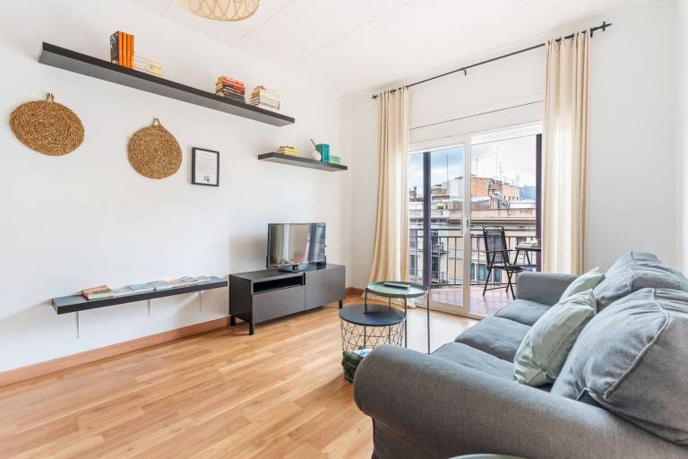 Holiday apartment with terrace | Next to Sagrada Família — photo 2
