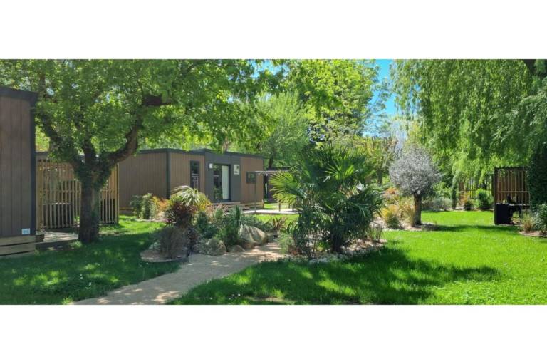 Camping suite with terrace, pool & yard — photo 4
