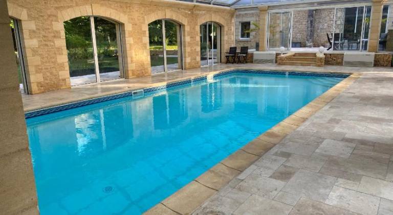 Villa with hot tub & pool | Pets are welcome — photo 2