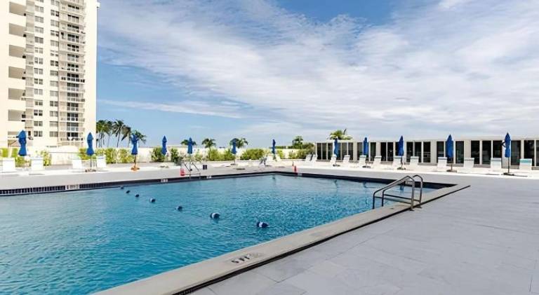 Holiday apartment with pool — photo 4