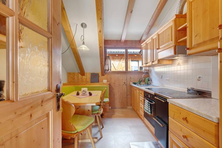 Child-friendly charming farm with fast internet, terrace & garden | City view | Good for workation | Pet-friendly — photo 2