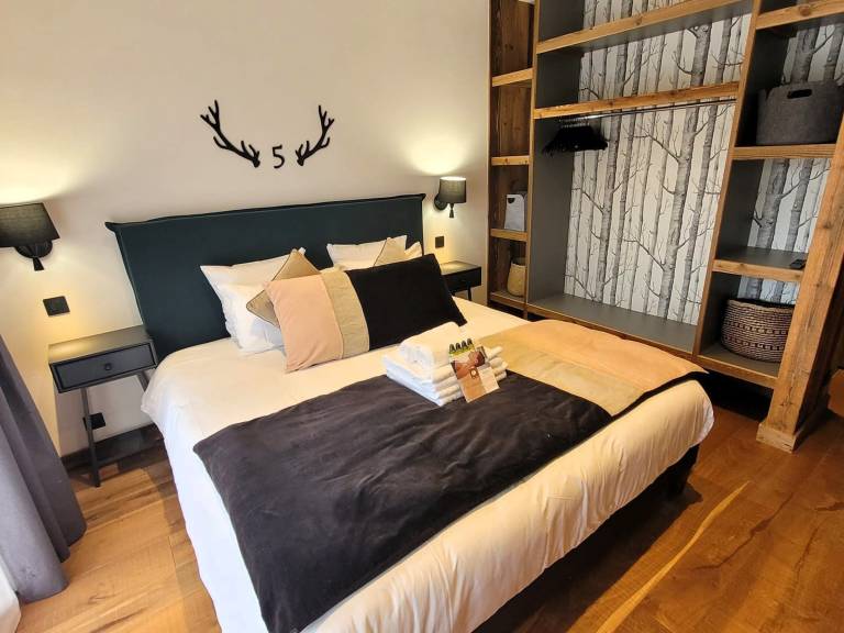 Chalet with hot tub & sauna — photo 4